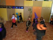 Halloweenský čarodějný den s karnevalem